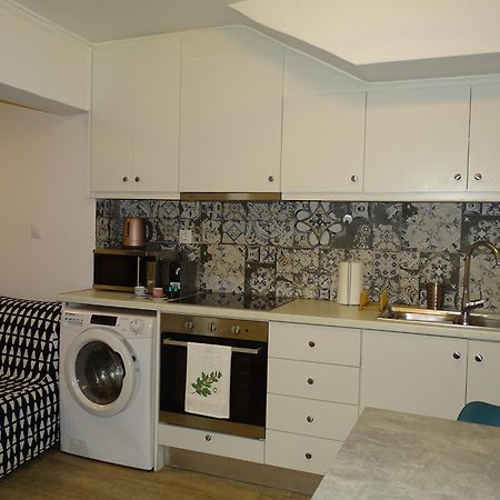 Stylish, Comfortable, Basement Loft-Like Apartment With Amenities Афины Экстерьер фото