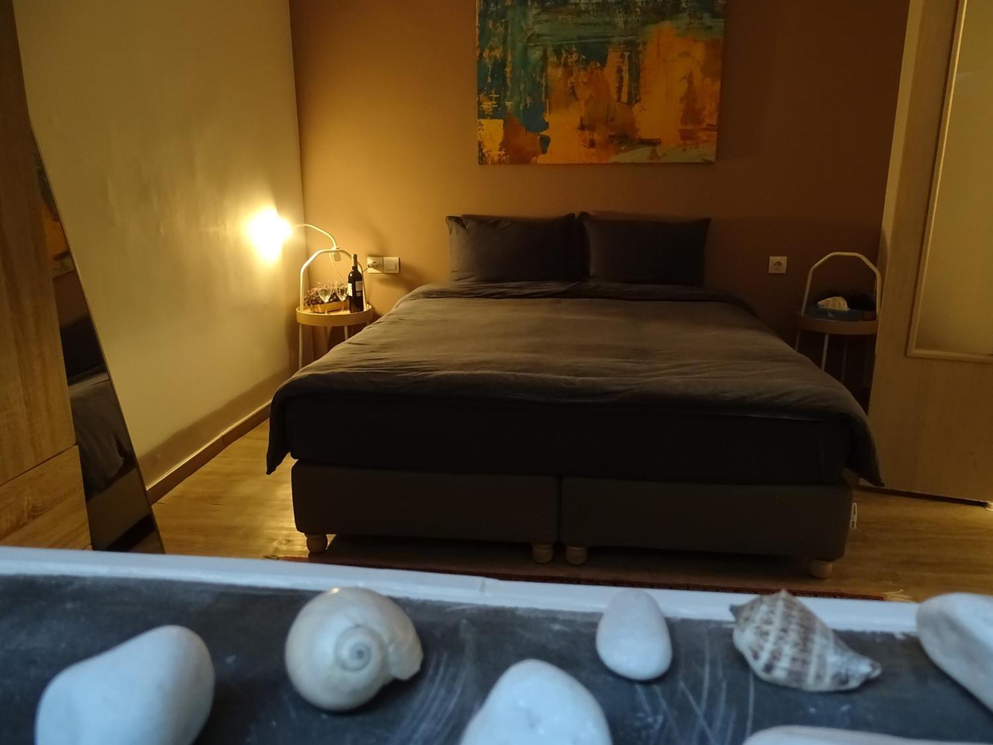 Stylish, Comfortable, Basement Loft-Like Apartment With Amenities Афины Экстерьер фото