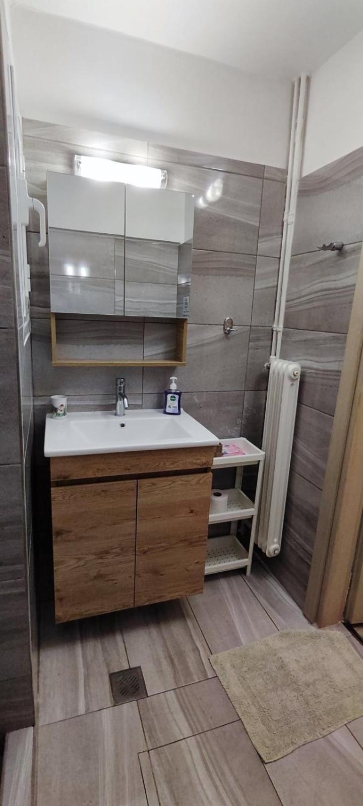 Stylish, Comfortable, Basement Loft-Like Apartment With Amenities Афины Экстерьер фото